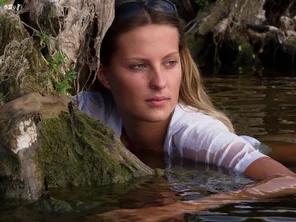 amateur photo Baignade sensuelle dans un lac