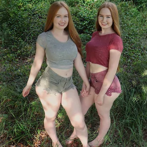 PictureThick Twins