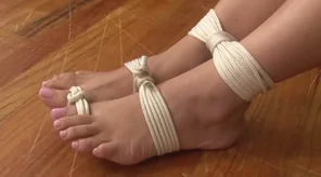 amateur pic Feet tightly tied