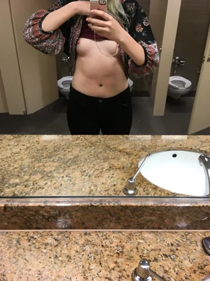 Selfie Mirror Room Abdomen 