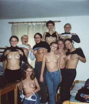 amateur pic '90s Girls Playing?