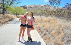 melody-sporty-tourist-girls-03_w800
