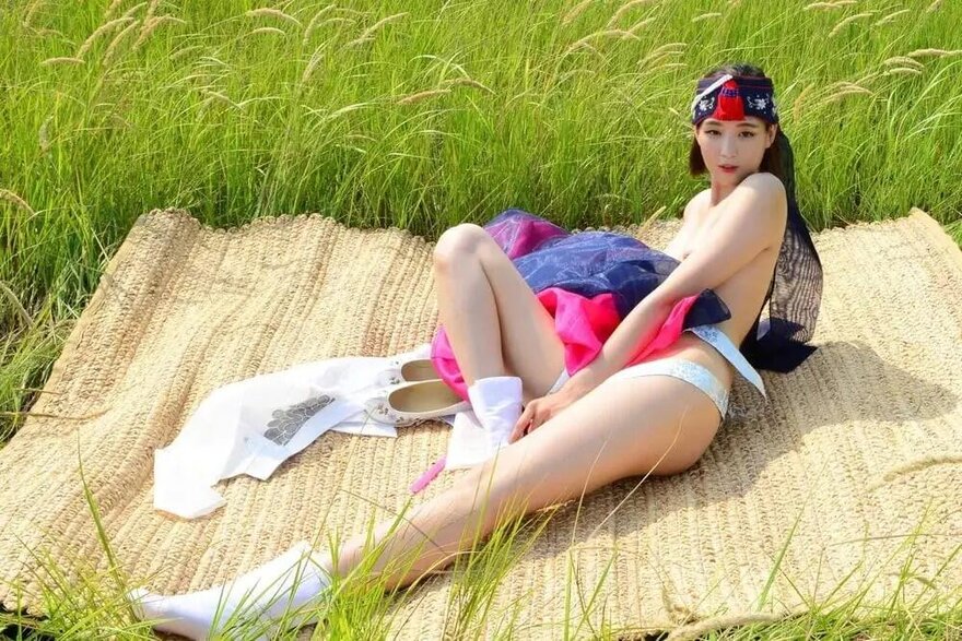 JL-Korean.Girl.Undresses-054