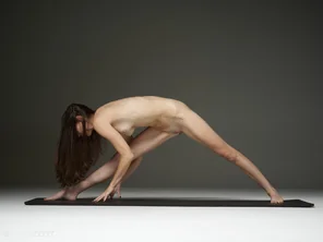 rylan-naked-yoga-10-14000px