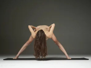 rylan-naked-yoga-12-14000px
