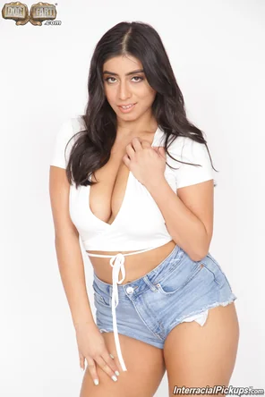 amateur pic VIOLET MYERS 0147