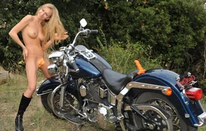 naked-slut-on-harley1