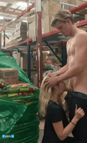 blowjob-in-the-pet-food-aisle_001