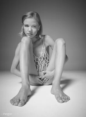 riana-monochrom-25