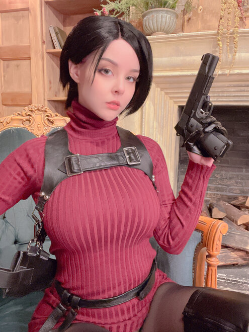 2023-04 Ada Wong Selfie (3)