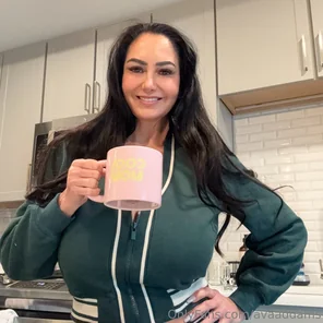 amateur pic Ava Addams with coffee ☕