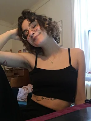 amateur pic SFW but i thought that i looked cute in zoom class today <3
