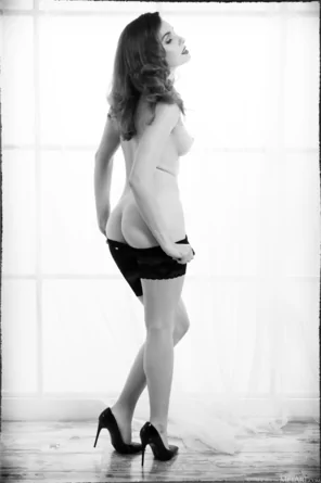 MetArt_Ecstasy-in-Monochrome_Guinevere-Huney_high_0049