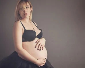 Big-bellied black-bra beauty