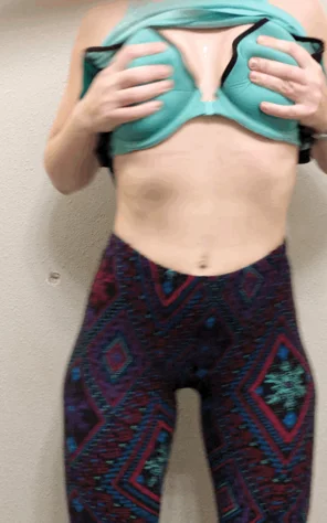 amateur pic GIF[self] Sweaty gym drop ðŸ’¦