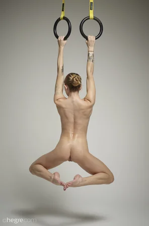 stasya-nude-gymnastics-37-14000px