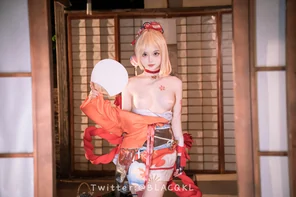 amateur photo BLACQKL - Yoimiya (40)