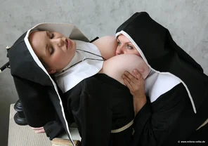 nuns16