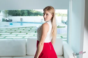 Nikki Peach (63)