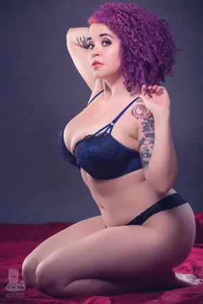 Anyone have more of her?