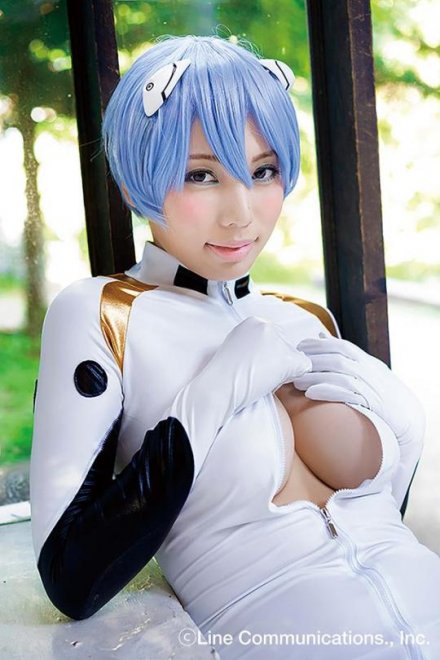 Cosplay titties