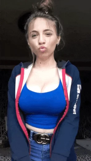 1542738913