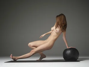 anna-l-form-and-figure-10-14000px