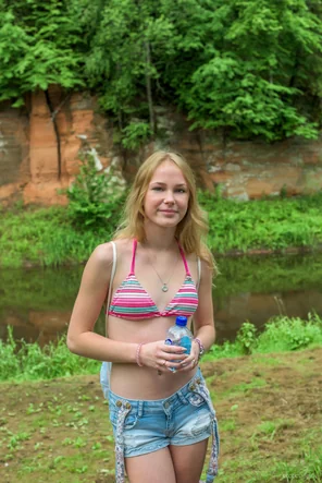 amateur pic EB_Loving-Outdoors_Runa_medium_0001
