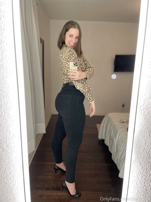 Diana Killingsworth aka @dianakills (30)