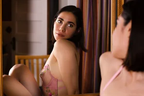 VivThomas_Room-With-A-View_Emilia_medium_0050