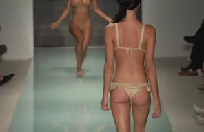 amateur pic Bouncy girl at the fashion show.