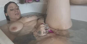 576607092