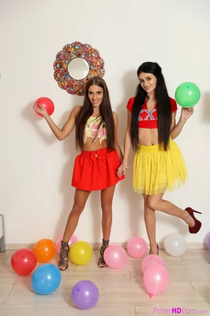 girls_get_wild_001
