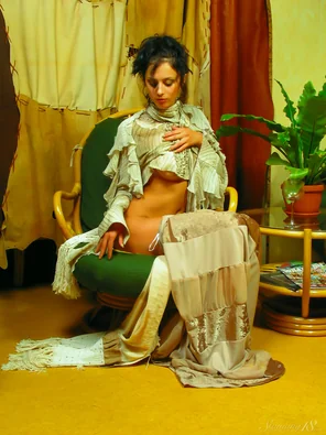 Stunning_Plotina---Explain-it-to-Me_Plotina-U_high_0035