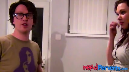 English Brunette Babe Bella Star Deepthroats Nerd Big Dick