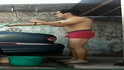 Jesus En Boxer Exitado Lavando El Carro