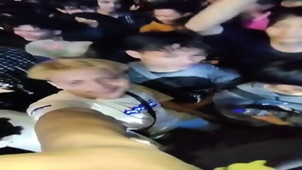 Nonton Konser Telanjang