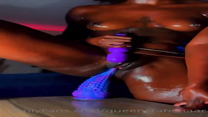 SQUIRTING QUEEN #10 - Queen Taahshar