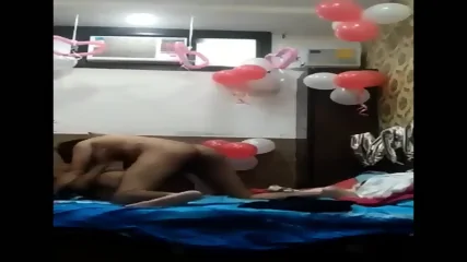 Girlfriend De Diya Bf Ko Birthday Gift
