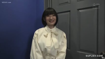 A Sober And Serious Civil Servant Who Works At The City Hall Actually Takes Off Her Slim Big Breasts That Are Like Gravure-class Professional Makeup And Makes Her AV Debut Kokoro Momiji