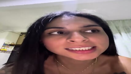 Caribeña Cabalga Dildo A Los 22 Y Llena De Fluidos