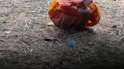 Very Sexy Indian Desi Lady Open Pissing