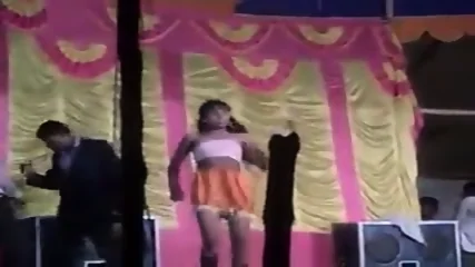 Girl Doing Mujra Part 1