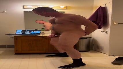 Amateur Bathroom Jerk Off