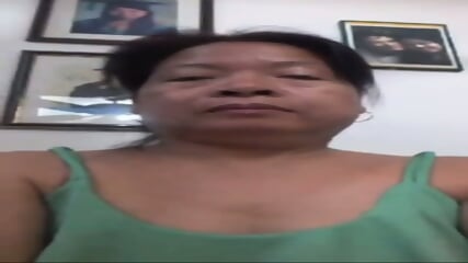 Pinay Hilda Loves To Show Body