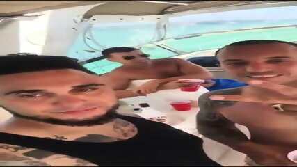 Fete Sur Un Bateau Prive Avec Des Filles Nues
