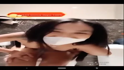 Suka Banget Main Di Toilet