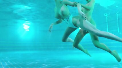 They Managed To Stay Alone At Night By The Pool.. And They Had Futa Sex. 3D Dickgirl Fucks Girl And Cum On Her Stomach